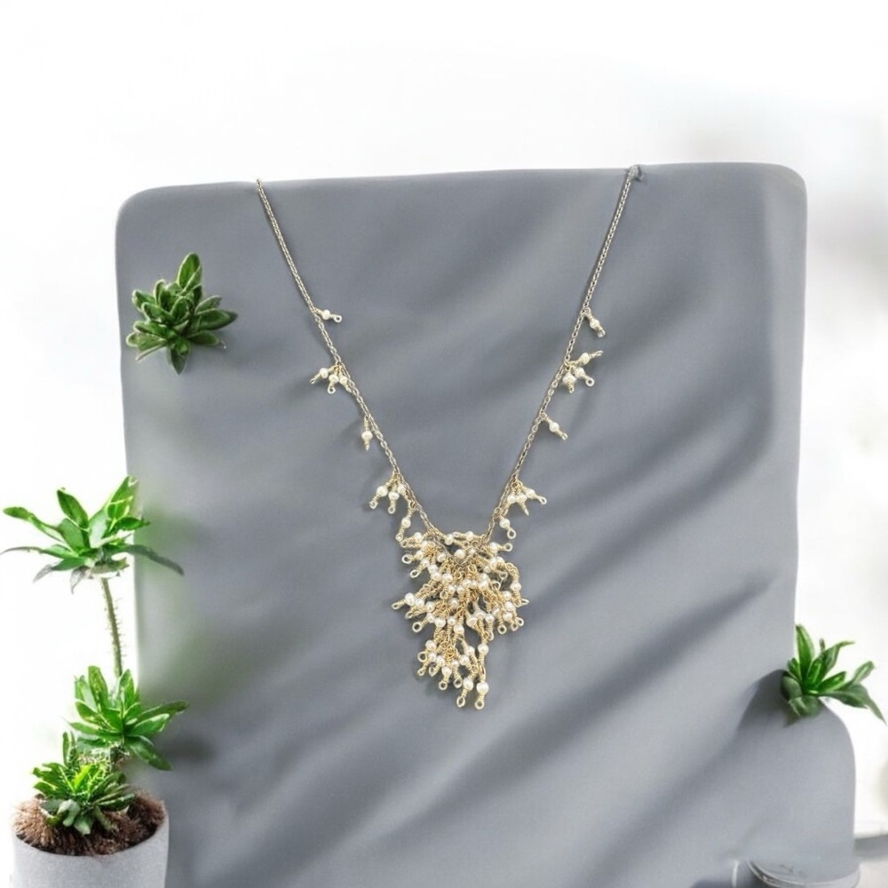 Elegant Pearl and Silver Necklace